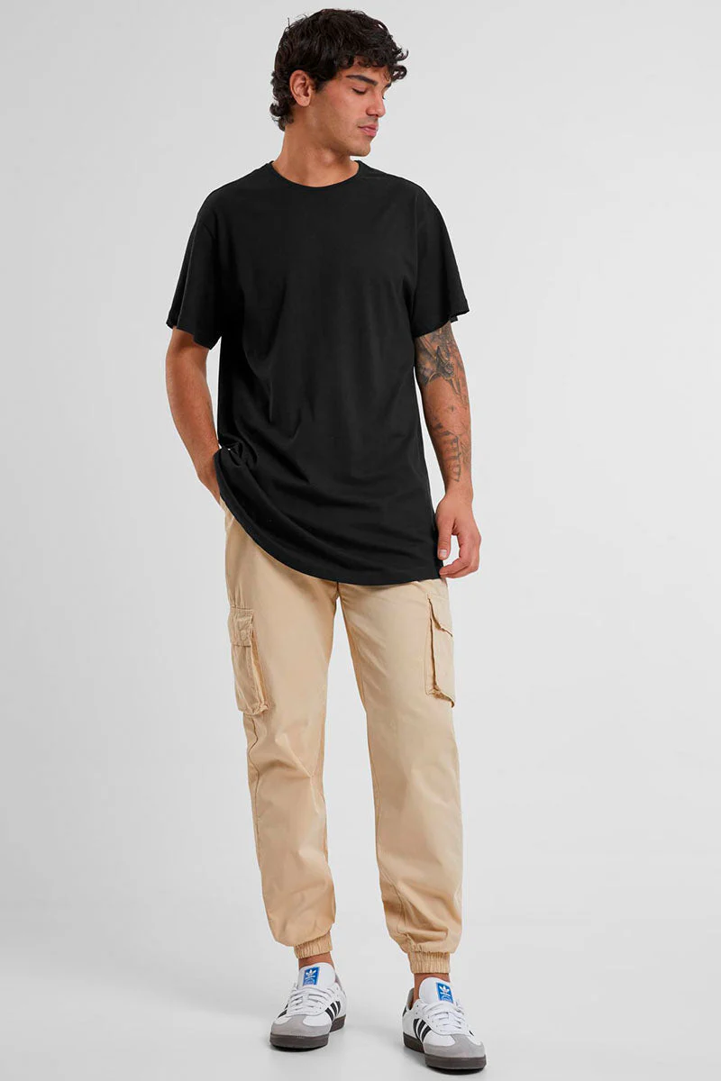 URBAN CLASSICS Shaped Long Tee Black - Image 2